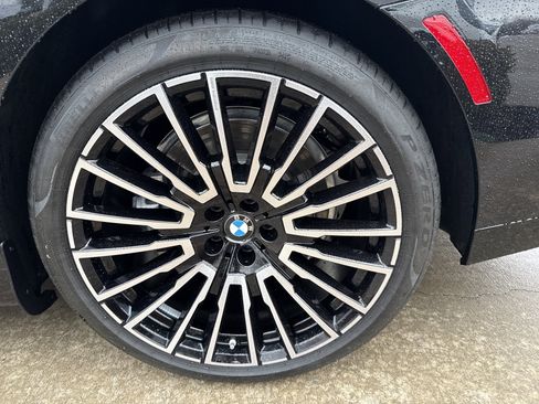 New 2026 BMW 750e xDrive image 28