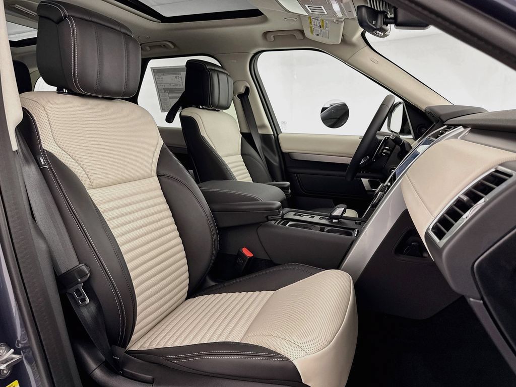 New 2026 Land Rover Discovery Limited Edition AWD/4WD image 30