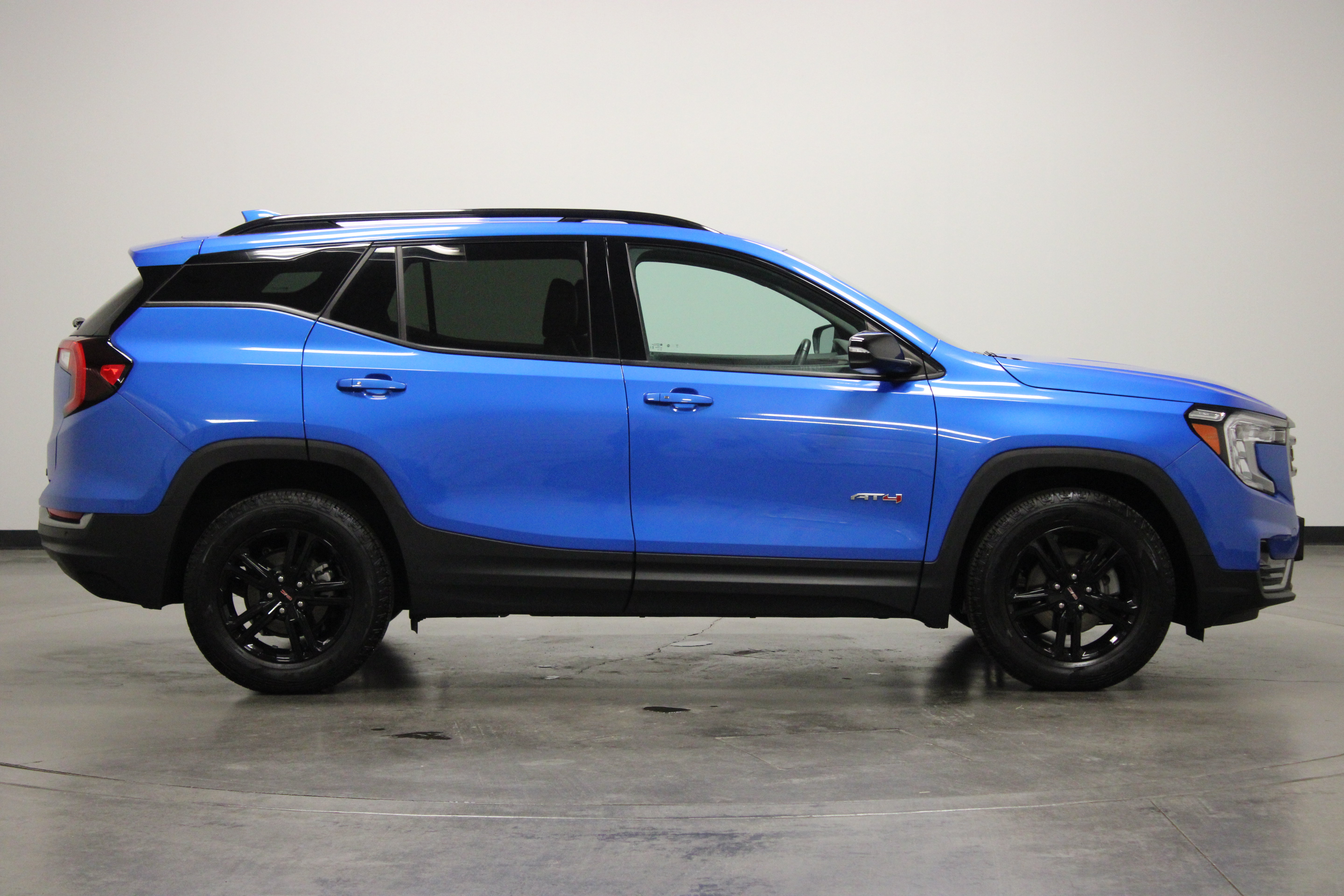 Used 2024 GMC Terrain AT4 AWD/4WD image 9
