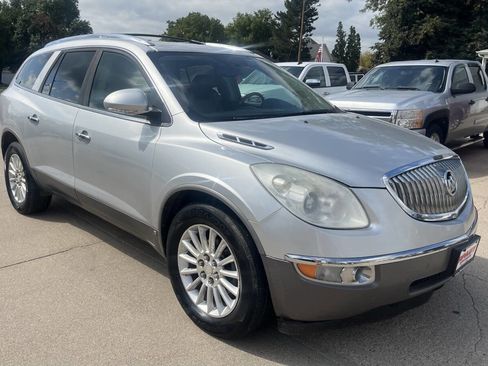 Used 2009 Buick Enclave CXL image 2