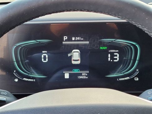 Used 2023 Kia Niro SX image 14