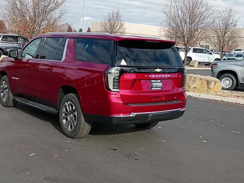 New 2026 Chevrolet Suburban LT image 2