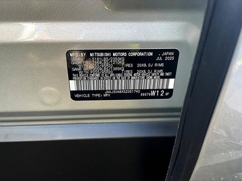 New 2025 Mitsubishi Outlander SE image 14