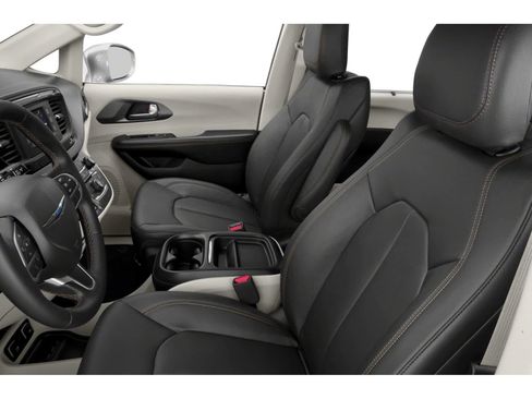 Used 2018 Chrysler Pacifica Touring-L w/ Premium Audio Group FWD image 6