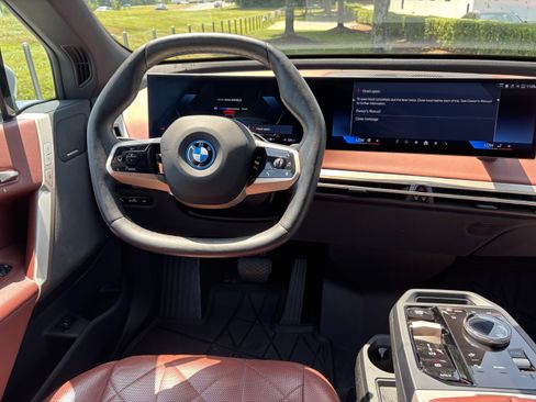 Used 2024 BMW iX xDrive50 w/ Premium Package AWD/4WD image 30