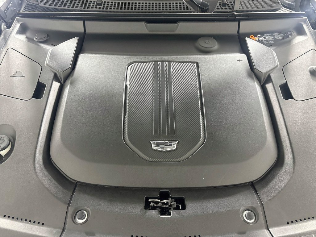 Certified 2024 Cadillac Lyriq Luxury AWD/4WD image 33