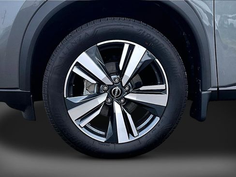 Used 2024 Nissan Rogue SL AWD/4WD image 7