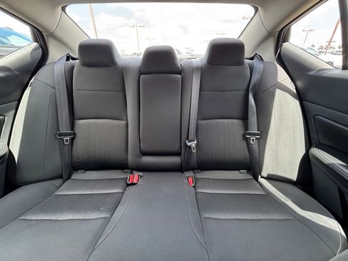 Used 2025 Nissan Altima 2.5 SV FWD image 39