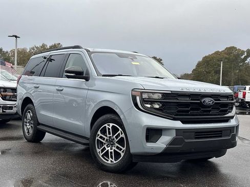 New 2025 Ford Expedition Active image 9