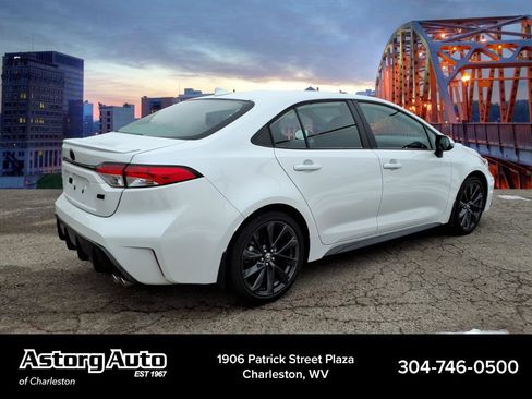 Used 2023 Toyota Corolla SE image 3