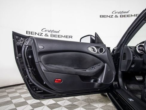 Used 2018 Nissan 370Z Touring image 21
