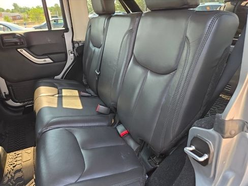 Used 2014 Jeep Wrangler Unlimited Sahara w/ Max Tow Package AWD/4WD image 10