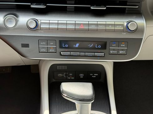 Used 2025 Hyundai Kona SEL FWD image 19