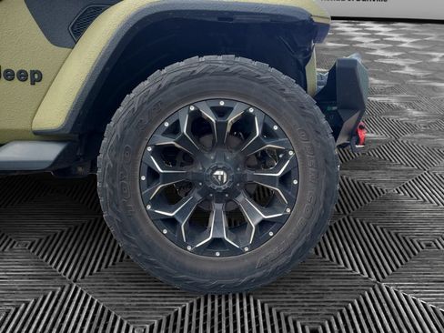 Used 2018 Jeep Wrangler Unlimited Sahara AWD/4WD image 16