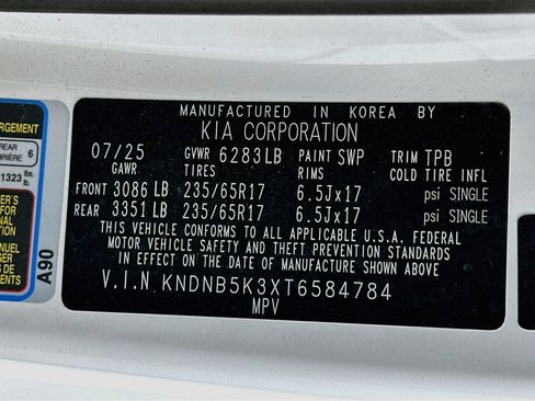 Used 2026 Kia Carnival FWD image 12