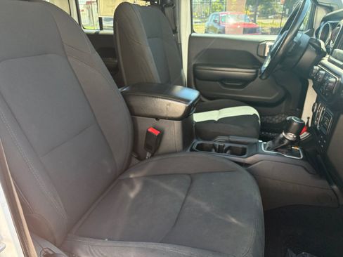 Used 2018 Jeep Wrangler Unlimited Sport S AWD/4WD image 28