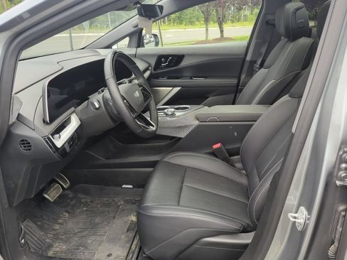 Used 2025 Cadillac Optiq Sport 2 w/ LPO, Floor Liner Package AWD/4WD image 9
