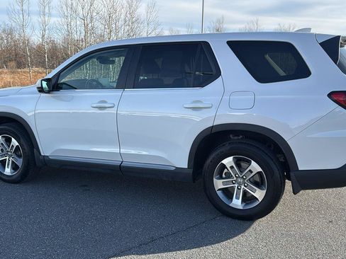 Used 2025 Honda Pilot EX-L image 11