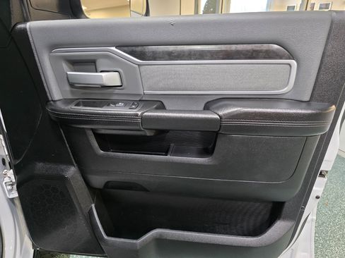 Used 2021 RAM 2500 Big Horn image 27