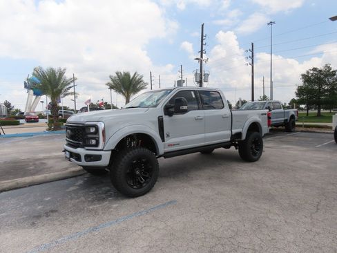 New 2026 Ford F250 Lariat w/ Black Appearance Package AWD/4WD image 2