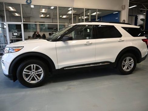 Used 2022 Ford Explorer XLT w/ Equipment Group 202A AWD/4WD image 7