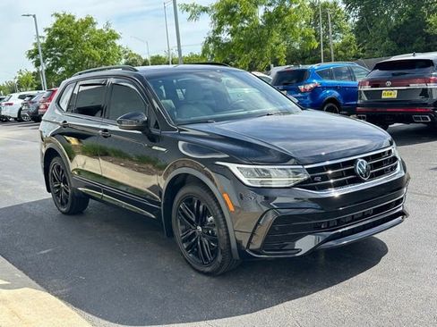 Certified 2022 Volkswagen Tiguan SE R-Line FWD image 3