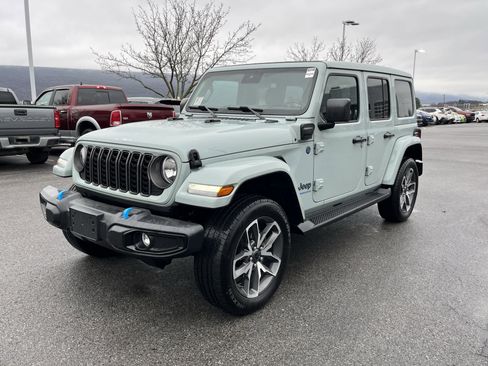 Used 2024 Jeep Wrangler Unlimited w/ Convenience Group image 7