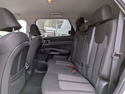 Used 2023 Kia Sorento LX FWD image 24