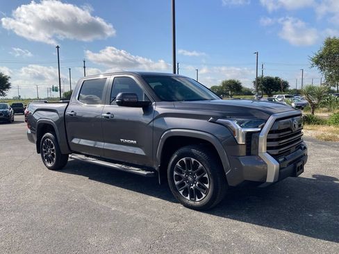 Used 2025 Toyota Tundra Limited AWD/4WD image 3