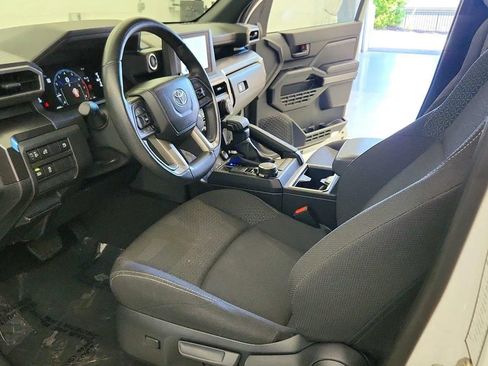 Used 2025 Toyota 4Runner SR5 AWD/4WD image 14