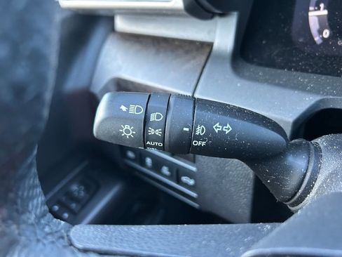 Used 2025 Toyota Tacoma Limited AWD/4WD image 23