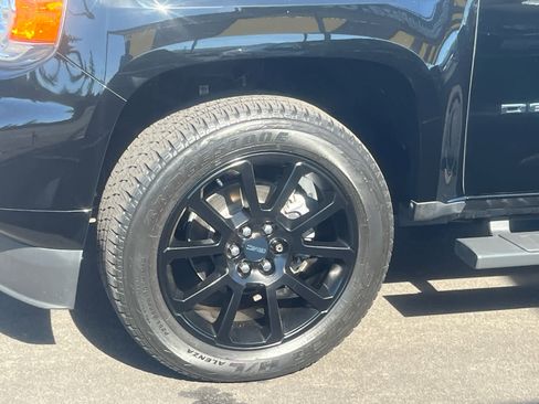 Used 2022 GMC Canyon Denali w/ Denali Black Edition Package image 6