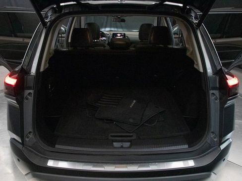 Used 2022 Nissan Rogue SV w/ SV Premium Package image 19