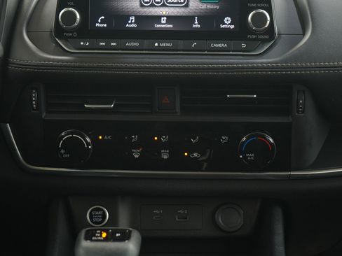 Used 2023 Nissan Rogue S AWD/4WD image 15