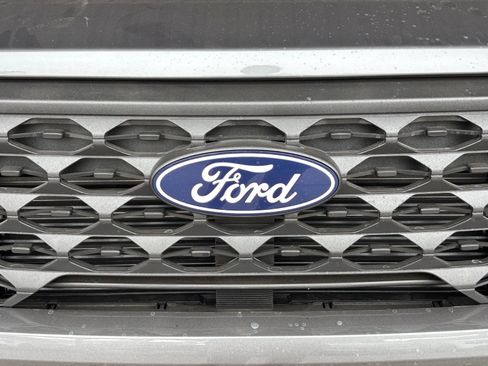 New 2026 Ford Maverick XLT w/ XLT Luxury Package FWD image 21
