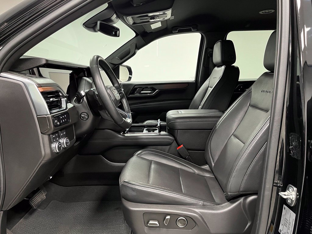 Used 2025 GMC Yukon XL Denali AWD/4WD image 18