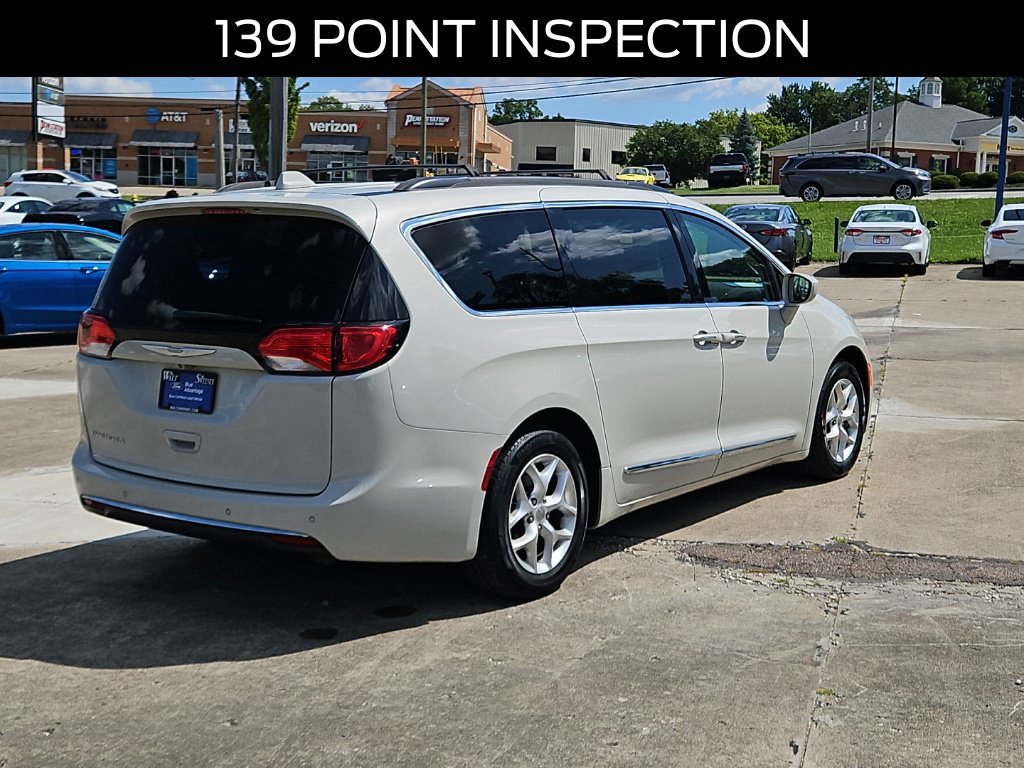 Used 2017 Chrysler Pacifica Touring-L w/ Tire & Wheel Group FWD image 5