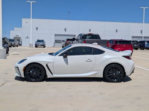 Used 2023 Toyota GR86 Premium RWD image 3