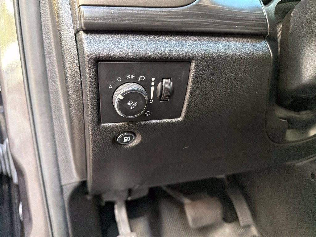 Used 2021 Jeep Grand Cherokee Laredo X RWD image 40