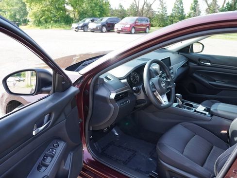 Used 2024 Nissan Altima 2.5 SV FWD image 14