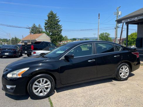 Used 2014 Nissan Altima 2.5 S w/ Sport Value Package FWD image 4
