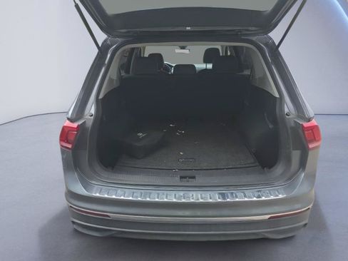 Used 2023 Volkswagen Tiguan SE w/ Panoramic Sunroof Package AWD/4WD image 8