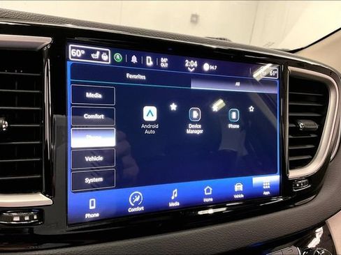 Used 2023 Chrysler Pacifica Touring-L FWD image 34