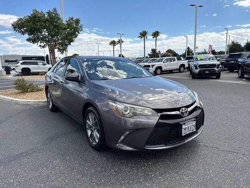 Used 2015 Toyota Camry SE FWD image 4