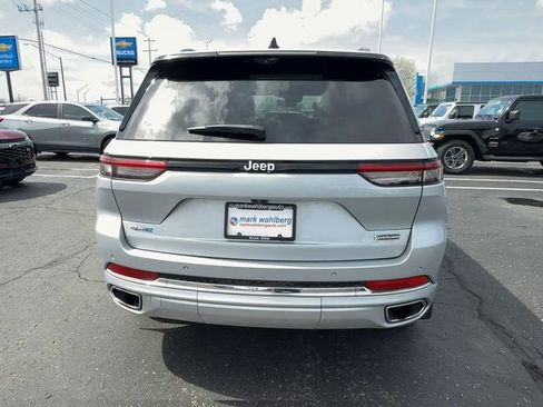 Used 2023 Jeep Grand Cherokee L Limited AWD/4WD image 7