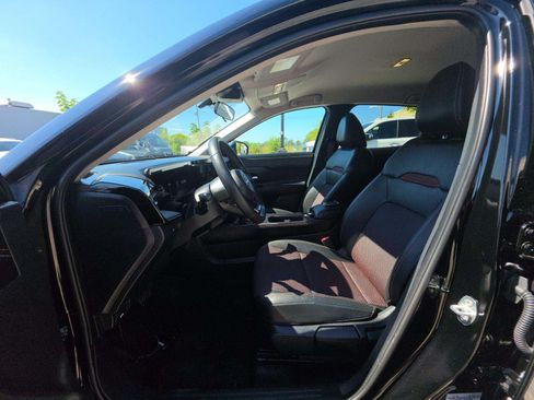 Used 2026 Nissan Kicks SR AWD/4WD image 3