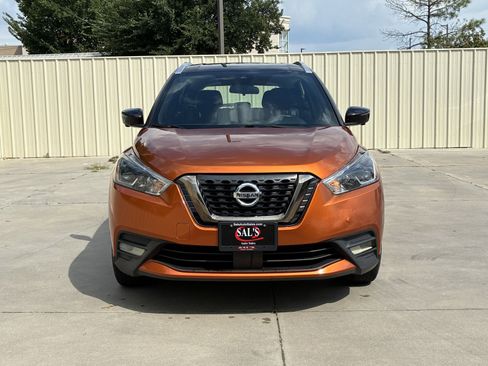 Used 2020 Nissan Kicks SR image 2