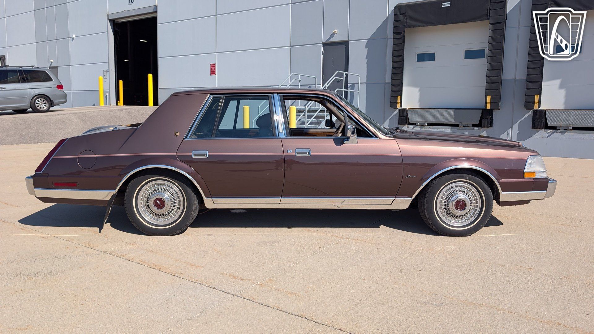 Used 1987 Lincoln Continental Signature RWD image 18