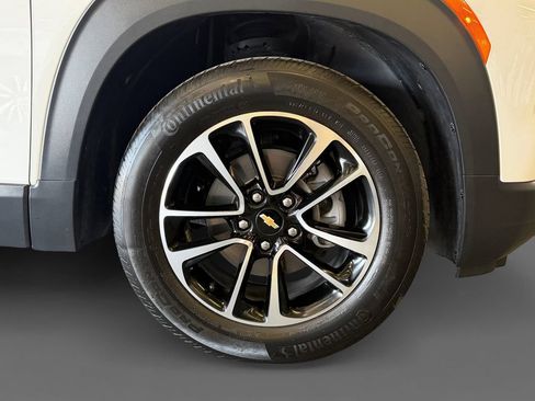 Used 2024 Chevrolet TrailBlazer LT w/ LT Cold Weather Package FWD image 8