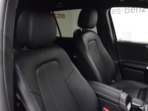 Used 2022 Mercedes-Benz GLB 250 image 17